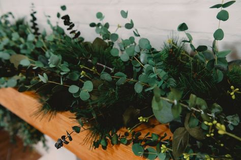 Eucalyptus And Pine Garland, Pine And Eucalyptus Garland, Eucalyptus Christmas Garland, Old Christmas Decor, Natural Garland, Eucalyptus And Pine, Wedding Table Garland, Diy Steps, How To Make Garland