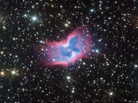 Over 3,000 light years away, a “cosmic butterfly” rears its vibrantly colored wings amongst a meadow of glowing stars. These bubbles of sky blue and fuschia gas were captured by the Very Large Telescope at the European Southern Observatory (ESO) in Chile, and haven’t yet been captured in such stunning, intricate detail. Space Butterfly, Glowing Butterfly, Space Observatory, Tata Surya, Planetary Nebula, Eagle Nebula, Largest Telescope, Gravitational Waves, Giant Bubbles