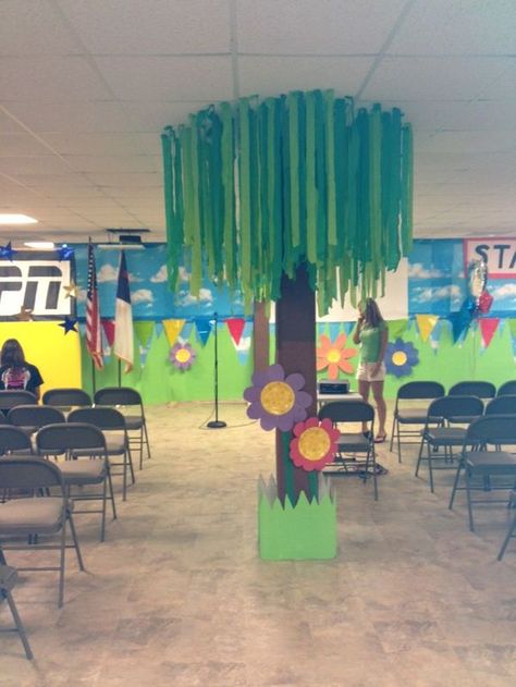 Weird Animals Vbs, Classroom Tree, Tree Props, Map Crafts, Fiesta Tropical, Vbs Crafts, Paper Tree, Vacation Bible School, Jungle Theme