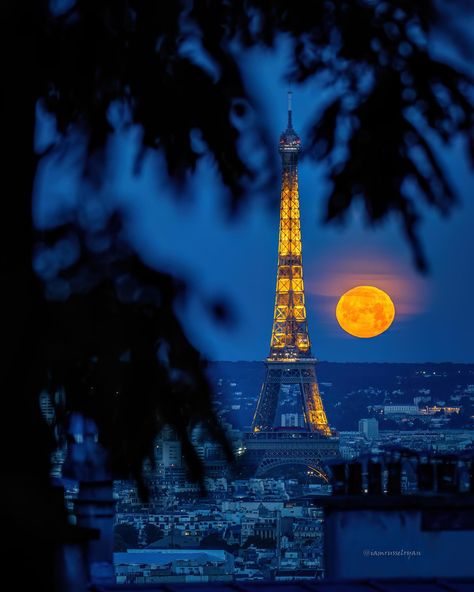 Since the weather in Paris wasn’t ideal for the full moon shot these days. I’ll share with you this one taken from a previous moon chasing… | Instagram Moon Shot, Shoot The Moon, Have A Great Week, The Full Moon, Great Week, Full Moon, Eiffel Tower, Tower, Moon