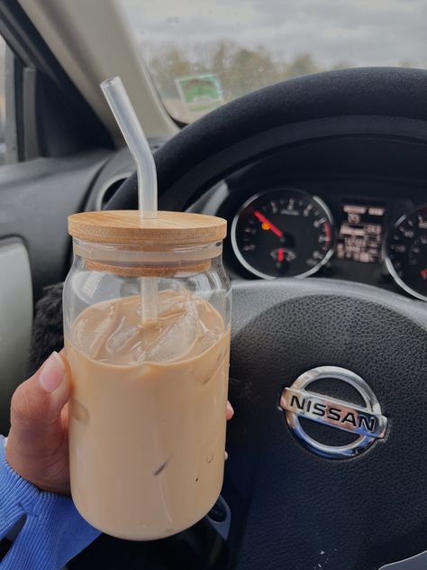 Morning Drink Aesthetic, Iced Drinks Aesthetic, Coffee Drink Aesthetic, Whiskey Soda, Iced Coffee Aesthetic, Iced Coffee Glasses, Best Iced Coffee, Iced Starbucks Drinks, Coffee Board