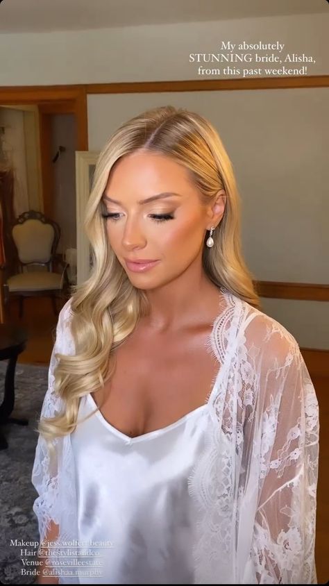 Bridesmaid Make Up Hooded Eyes, Blonde Bridesmaid Hairstyles, Wedding Makeup Looks Blonde, Bridal Makeup Inspo Natural, Neutral Glam Wedding Makeup Blue Eyes, Light Brown Bridal Hair, Bridal Makeup Looks Natural, Destination Wedding Makeup, Engagement Picture Makeup Ideas