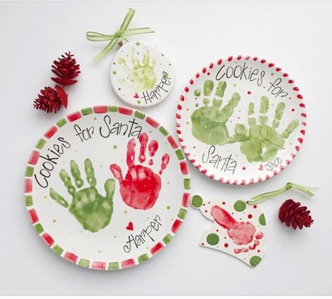 Baby Christmas Crafts, Baby Art Crafts, Christmas Lesson, Handprint Christmas, Preschool Christmas Crafts, Christmas Gift Basket Ideas, Fun Christmas Crafts, Painted Pottery, Foot Print