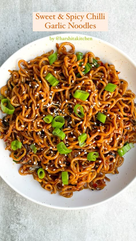 College Meals Recipes, College Apartment Recipes, College Easy Recipes, College Recipes Vegetarian, College Recipes Cheap, Ramen Noodle Recipes Spicy, Uni Dinner Ideas, Raman Noodles Recipe Spicy, Healthy Recipes Cheap