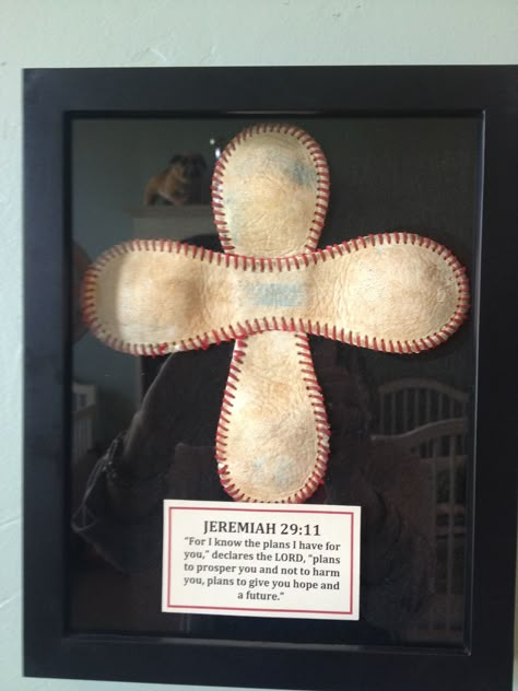 Adorable  cross  picture made with two baseballs~~for son's room  Jeremiah 29:11 Godson Gift Ideas, Boys Baseball Room, Baseball Team Gifts, Baseball Themed Bedroom, Baseball Senior Night, Baseball Theme Room, Baseball Banquet, Baseball Cross, Godchild Gift