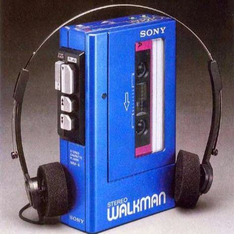 Portable Music Player, Sony Walkman, Old Technology, Childhood Memories 70s, Retro Gadgets, Cassette Player, Ex Machina, Vintage Electronics, Music Players