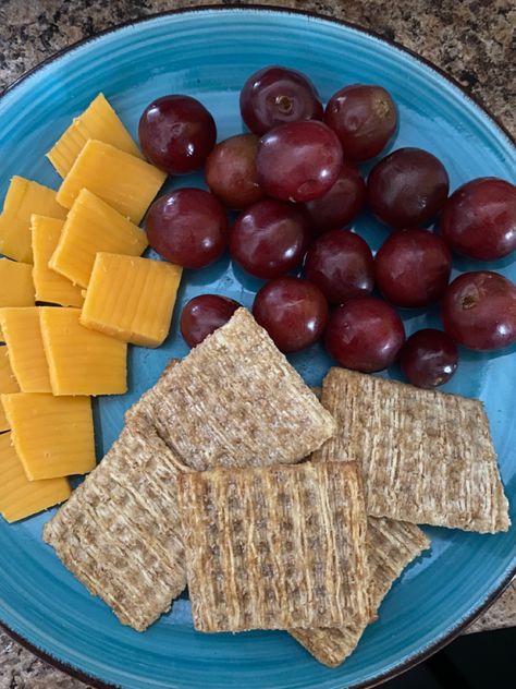 After School Snack Ideas, Grapes And Cheese, School Snack Ideas, Whole Wheat Crackers, Healthy Crackers, Sliced Cheese, Wheat Crackers, Healthy Lunch Snacks, Cheese And Crackers