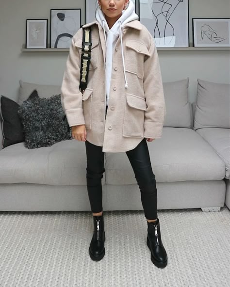 Shacket Outfit, Beige Jacket, Cold Outfits, Looks Street Style, Mode Inspo, Casual Winter Outfits, 가을 패션, Autumn Outfit, Outfit Inspo Fall