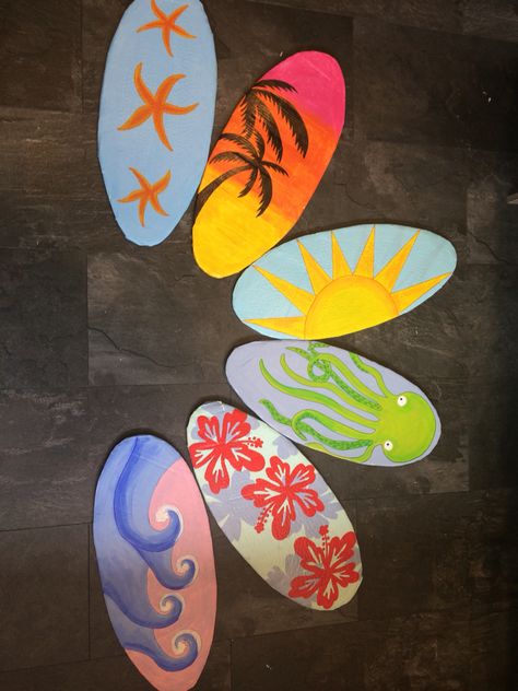 Cardboard Surfboard Decoration, Hawaiian Art Projects, Surf Board Crafts, Surf Board Craft, Hawian Party Ideas, Cardboard Surfboard, Surfboard Craft, Kindergarden Art, Jungle Crafts