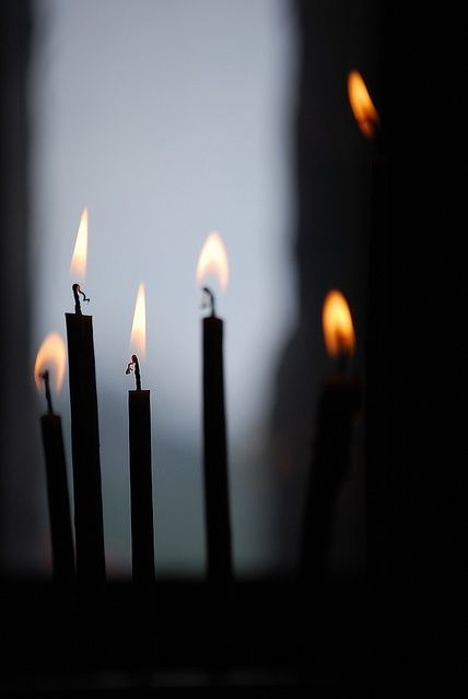 Yennefer Of Vengerberg, Candles Photography, Candle Aesthetic, One Candle, Foto Art, Red Queen, Candle Magic, Dark Photography, Chiaroscuro