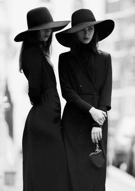 (1) naru no Twitter: "Is this a dream or a reality? ―Memento mori― 📷️ unknown https://t.co/FcqJRjGII2" / Twitter Witch Coven, Twin Outfits, Witch Fashion, Modern Witch, Witch Aesthetic, Coven, Dark Fashion, Alternative Fashion, Classy Outfits