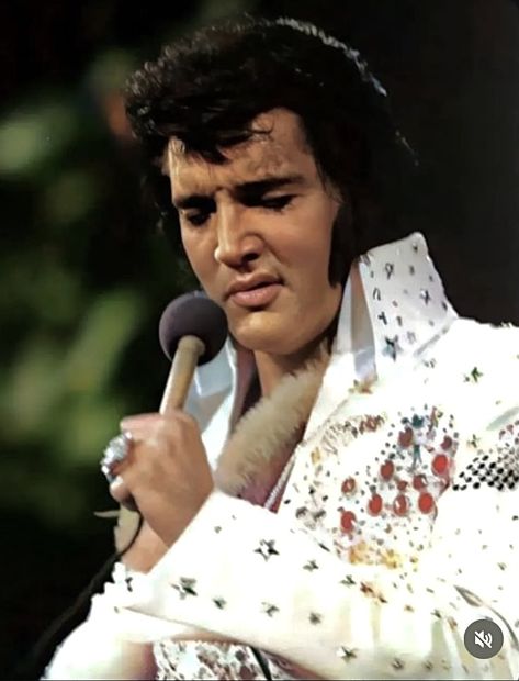 Elvis Presley Hawaii, Elvis Singing, King Video, Elvis Aloha From Hawaii, Elvis Videos, Music Lists, Elvis Presley Concerts, Elvis Songs, Elvis Presley Songs