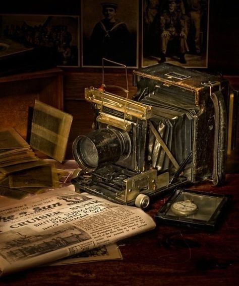 Life is too short, don't be .... Fotocamere Vintage, Antique Cameras, Environmental Portraits, Old Cameras, Classic Camera, Old Camera, Photography Gear, Photography Camera, Photography Equipment