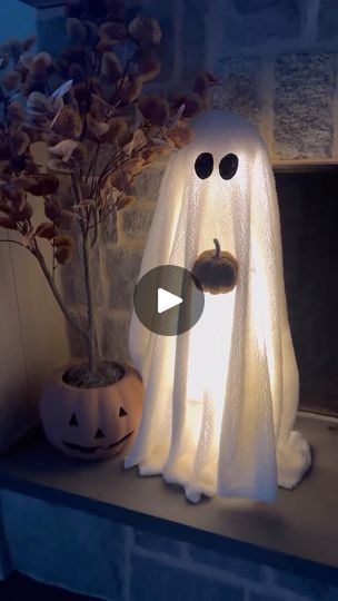 Tomato Cage Ghost, Ghosts For Halloween, Halloween Office, Ghost Diy, Holiday Hack, Ghost Light, Scary Decorations, Easy Halloween Decorations, Cage Light