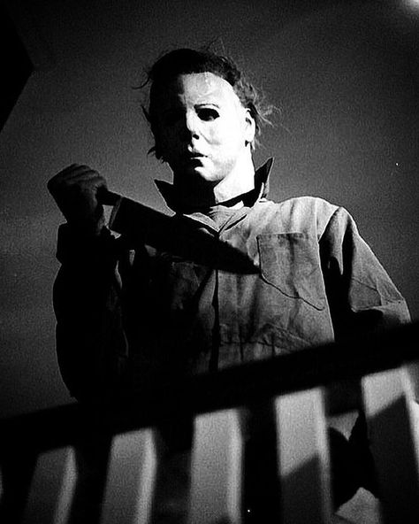 Halloween (1978) The best one🎃🖤🎃🖤🎃🖤🎃🖤🎃🖤🎃🖤🎃🖤🎃🖤 Brownies With Walnuts, Scary Design, Halloween 1978, Michael Myers, Chocolate Brownies, Twitter Instagram, Trick Or Treat, Halloween, Design