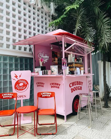 Donut Booth Design, Donut Stall Ideas, Donut Cafe Design, Vintage Donut Shop, Donut Shop Interior Design, Donut Shop Aesthetic, Donut Shop Interior, Donut Cart, Donut Food Truck