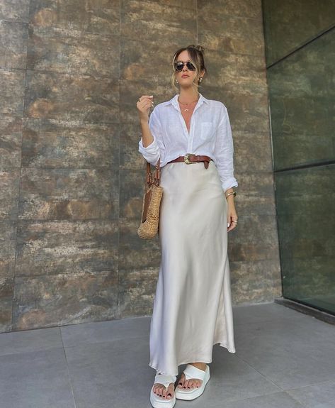 Long Silk Skirt Outfit, Silk Skirt Outfit Summer, White Satin Skirt Outfit, Beige Silk Skirt, Silk Skirt Outfits, Cream Silk Skirt, Satin Skirt Outfit Summer, Casual Date Fits, Beige Skirt Outfit