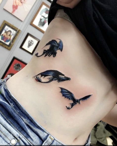 Toothless Dragon Tattoo, Toothless Tattoo, Cartoon Tattoo Ideas, Dragon Tattoo Sketch, Animated Shows, Small Dragon Tattoos, Cartoon Tattoo, Hiccup And Toothless, Dragon Tattoos