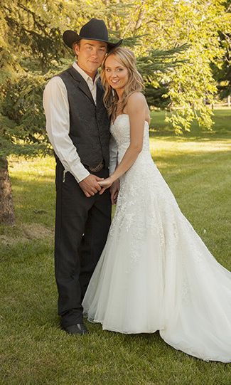 Heartland actress Amber Marshall's rustic ranch wedding Amber Marshall Wedding, Heartland Actors, Rustic Ranch Wedding, Amy Fleming, Heartland Cbc, Horse Whisperer, Heartland Amy, Heartland Ranch, Heartland Seasons