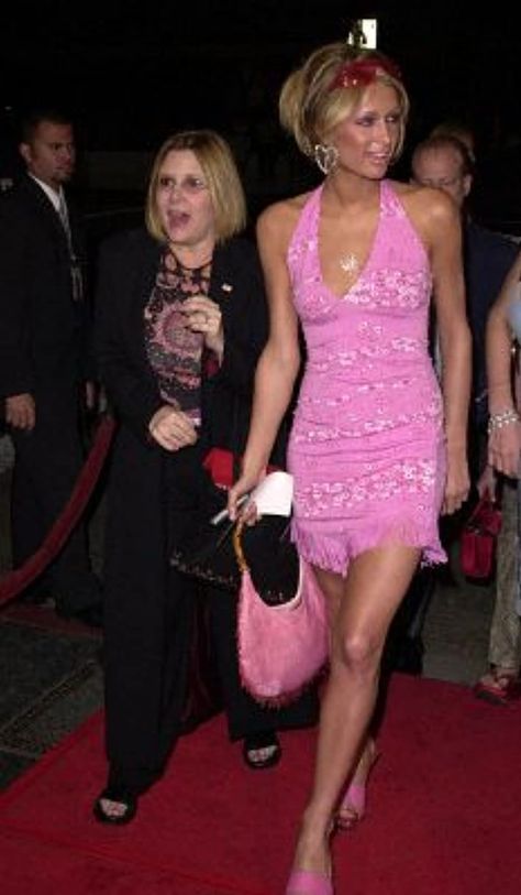 Paris Hilton Party Outfit, Y2k Paris Hilton Outfits, Paris Hilton Dresses, 90s Paris Hilton, Paris Hilton 2000s Outfits, Heartbreakers 2001, Paris Hilton Aesthetic 2000s, Paris Hilton Outfits 2000s, Paris Hilton Outfits