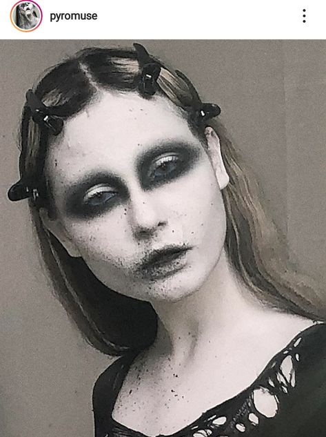 Victorian Ghost Makeup, Scary Ghost Makeup, Ghost Makeup Pretty, Ghostly Makeup, Uncanny Valley Makeup, Ghost Makeup, Futuristic Makeup, Theatre Makeup, Avant Garde Makeup