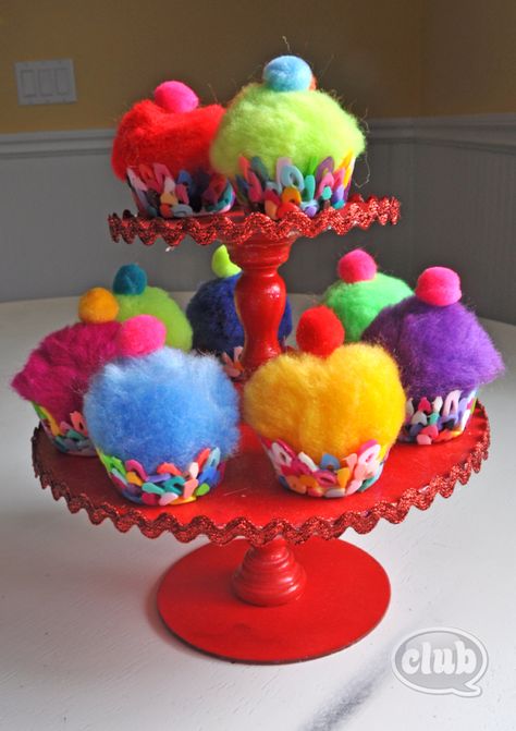 Melted bead cupcakes with pom poms and homemade mini cupcake tower Sweet Shop Ideas, Bead Characters, Play Bakery, Décoration Diy, Cupcake Crafts, Perler Bead Crafts, Pom Pom Crafts, Melting Beads, General Crafts