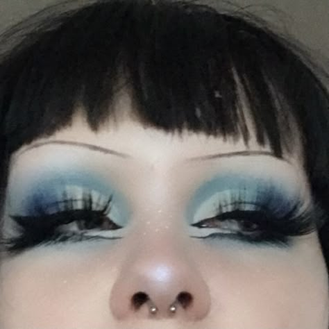 Teal Goth Makeup, Gothic Blue Makeup, Goth Blue Eyeshadow, Blue Alternative Makeup, Blue Goth Aesthetic, Blue Goth Makeup, Exotic Makeup, Goth Eye Makeup, Scene Makeup