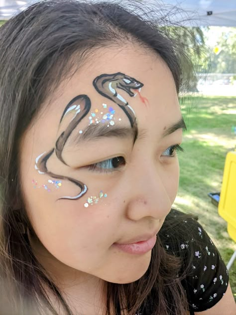 Snake Face Paint, Animal Face Paintings, Festival Face Paint, Face Painting Tips, Face Painting For Boys, Orchard Design, Cheek Art, Arm Painting, Festival Face