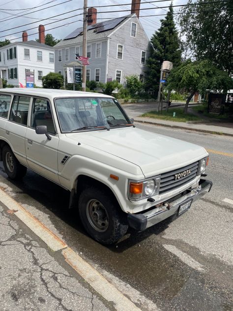 Toyota Land Cruiser Vintage, 80s Land Cruiser, White Toyota, Vintage Toyota, Ur Mom, 2023 Vision, Vintage Classics, 4x4 Trucks, Scenic Drive