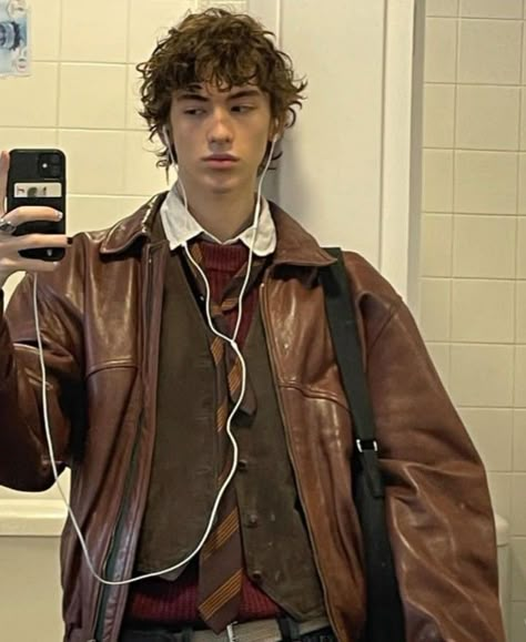 Stoll Brothers, Daniel Millar, European Mens Fashion, Messy Hair Boy, Sixth Form Outfits, Dark Academia Outfit, Men Haircut Curly Hair, European Men, Cold Outfits