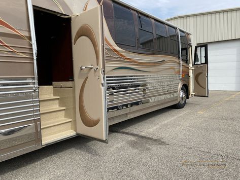 Busses For Sale, Bus Homes, Prevost Bus, Coach Slides, Prevost Coach, Bus Motorhome, Luxury Campers, Airstream For Sale, Coach Bus