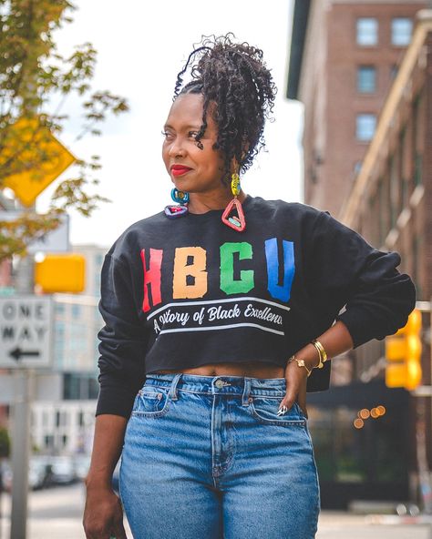 HBCU Homecoming looks are still poppin’ and I’m out here reppin’ in this DIY cropped HBCU sweatshirt 🔥 Paired with distressed denim and kicks to match, we’re keeping it cute, comfy, and all about Black excellence! 💯 This look is perfect for GAME DAY! Tap into my stories for the full details! 🏃🏾‍♀️ 📸 @throughdemis_.lens Earrings: @31and13 #hbcuhomecoming #hbcu Worship Team, Black Excellence, Distressed Denim, Homecoming, Casual Wear, Dress To Impress, Personal Style, Ready To Wear, Tee Shirts