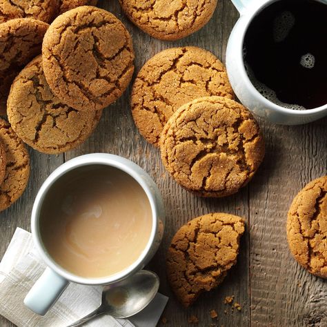 Big Soft Ginger Cookies Big Soft Ginger Cookies, Skillet Cookies, Indulgent Recipes, Soft Ginger Cookies, Molasses Recipes, Ginger Cookie Recipes, Cake Mug, Cowboy Cookies, Chewy Cookies