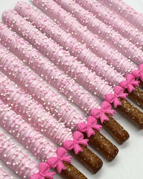 Chocolate Covered Pretzel Sticks, Chocolate Dipped Pretzel Rods, Coquette Birthday, Dipped Pretzel Rods, Senior Crowns, Birthday Baby Girl, Dream Birthday, Sweet Sixteen Birthday Party Ideas, Chocolate Covered Pretzel Rods