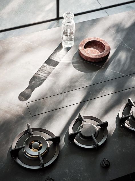 PITT Cooking's Integrated Burners Are the Beauty Queens of Kitchen Cooktops - Architectural Digest Pitt Cooking, Moody Kitchen, Kitchen Cooktop, Kitchen Guide, Gas Burners, Cooktops, Loft Design, Countertop Materials, Organization Solutions