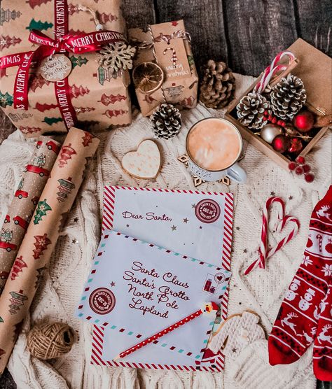 Christmas Wedding Flat Lay, Holiday Flat Lay, Christmas Fabrics Flat Lays, Winter Flat Lay Photography, Christmas Flatlay Instagram, Christmas Flat Lay, Christmas Imagery, Christmas Flatlay, Bread Man