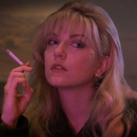 Laura Palmer Twin Peaks, Laura Palmer, Twin Peaks, Blonde, On Twitter, Twitter, Hair