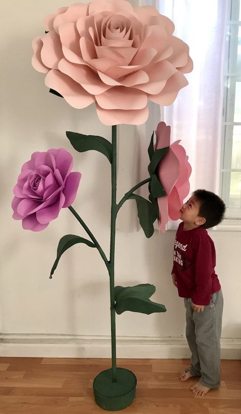 Diy Flower Template, Large Paper Flowers Diy, Oversized Flowers, Giant Paper Flowers Diy, Giant Paper Flowers Template, Giant Paper Flower, Paper Flowers Diy Easy, Tissue Paper Flowers Diy, Paper Flower Patterns