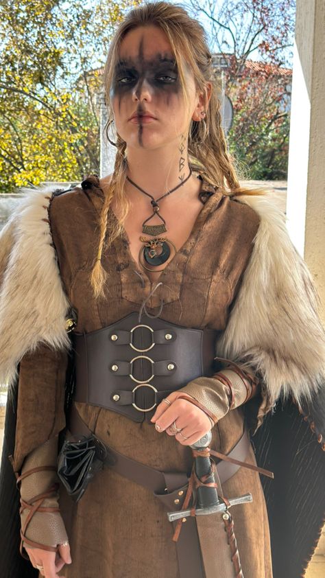 Viking Costume Ren Faire, Viking Woman Outfit Ideas, Vikings Women Costume, Homemade Viking Costume Women, Lagertha Outfits, Viking Attire For Women, Ren Fair Viking, Viking Halloween Costume Women Diy, Viking Costume Women’s