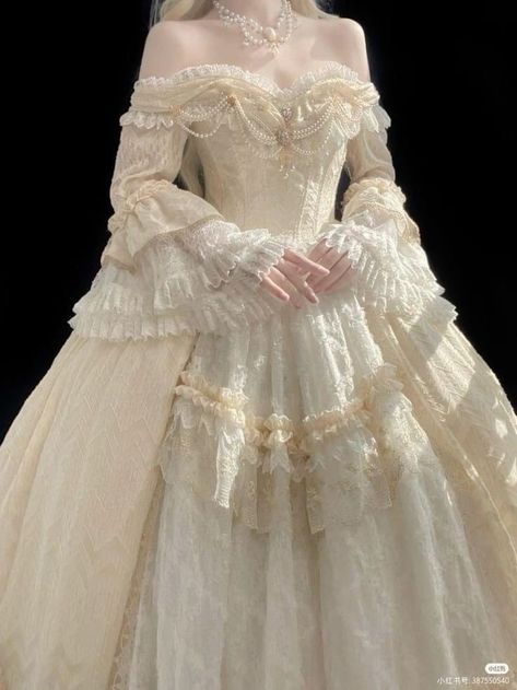 Victorian Queen Aesthetic, Opera Dress Aesthetic, Ball Princess Dress, 19th Century Fashion Aesthetic, Ball Gowns Old Fashioned, White Rococo Dress, Victorian Quinceanera Dresses, Russian Ball Gown, Medival Wedding Dress