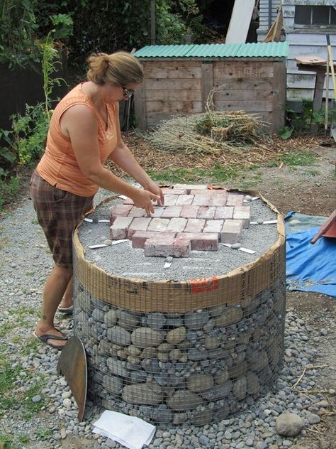 Backyard Oven, Sgraffito Designs, Cob House Plans, Pizza Oven Outdoor Diy, Cob Oven, Diy Pizza Oven, Loaves Of Bread, Brick Pizza Oven, Bread Oven