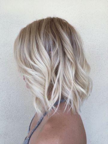 Blonde Root Stretch, Blonde Lob Hair, Root Stretch, Medium Short Haircuts, Blonde Lob, Popular Short Hairstyles, Blond Balayage, Blonde Bob Hairstyles, Blonde Roots