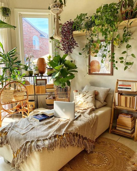 Lots Of Plants, Modern Room Decor, Interiors Dream, Deco Boheme, Cozy Room Decor, Dreamy Room, Bedroom Layouts, Small Room Bedroom, Cozy Room