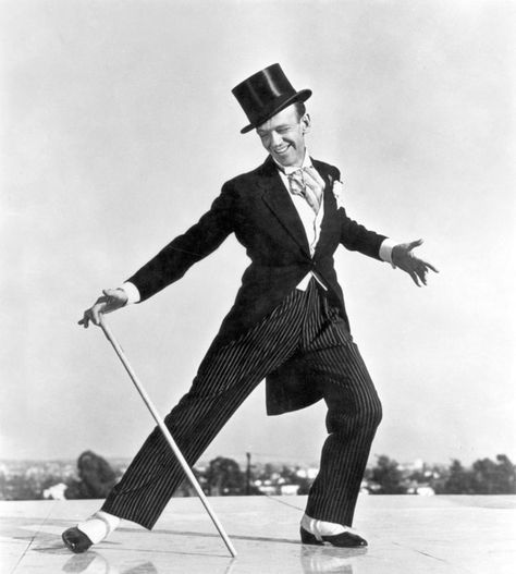 Fred Astaire ~ (1899 – 1987) Top Hat Reference, Magician Pose, 1920s Dancing, Funky Poses, Male Art Poses, Man In Top Hat, Fred Astaire Dancing, Man Dancing, Black Dancers