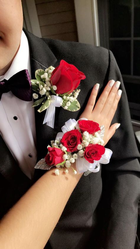 Red Corsage Prom, Red Rose Boutonniere, Red Corsages, Prom Flowers Corsage, White Corsage, Homecoming Flowers, Prom Bouquet, Prom Corsage And Boutonniere, Boutonnieres Prom