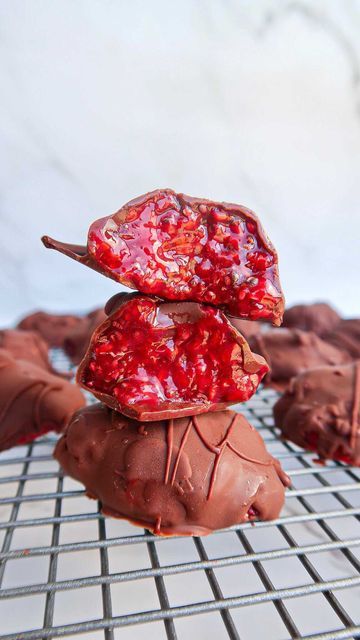 Raspberry Chocolate Jam Bites, Raspberry Chia Chocolate, Raspberry Chia Seed Chocolate, Raspberry Jam Bites, Frozen Raspberry Chocolate Bites, Raspberry Chocolate Bites, Chocolate Jam Bites, Jam Bites, Clean Dessert