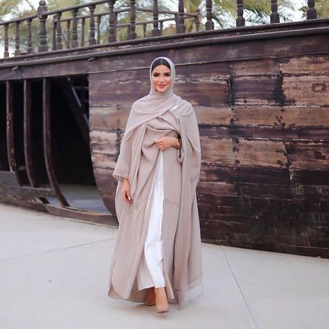 Dubai Fashionista — #abayastyle #abaya #dubaigirl #dubaistyle... Gaun Tulle, Dubai Fashionista, Abaya Fashion Dubai, Hijabista Fashion, Persian Fashion, Hijab Fashionista, Mode Turban, Modest Fashion Hijab, Iranian Women Fashion