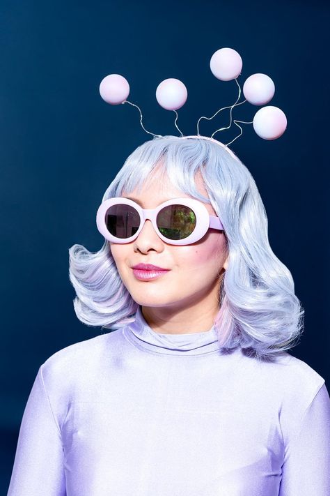 This DIY millennial alien Halloween costume is outta this world! Millennial Costumes, White Hair Costume Ideas, Alien Custome Halloween, Galactic Costume, Alien Costume Women Diy, Space Party Costumes, Diy Alien Costume, Xenomorph Costume, Alien Costume Women