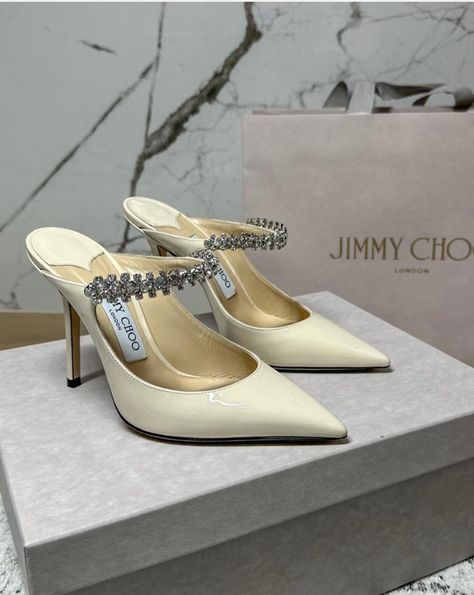 Elegant classy bridal shoes #oldmoneyaesthetic #bridal #shoes #jimmychoo #bridalshoes Elegant Shoes Heels, Elegant Shoes, Prom Shoes, Old Money Aesthetic, Blake Lively, Leather Mules, Bridal Shoes, Old Money, Jimmy Choo