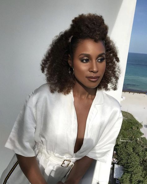 Issa Rae Style, Issa Rae Hairstyles, Rae Aesthetic, Classy Hairstyles, Issa Rae, Haircut Types, Natural Black Women, Hairstyles Updo, Hair Crush